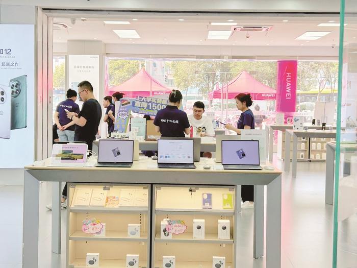 后高考經(jīng)濟(jì)熱潮涌動(dòng) 美發(fā)、學(xué)車、購(gòu)物，電子產(chǎn)品消費(fèi)成新寵